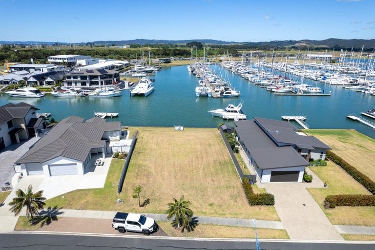 Photo of property in 16 Finch Street, One Tree Point, 0118