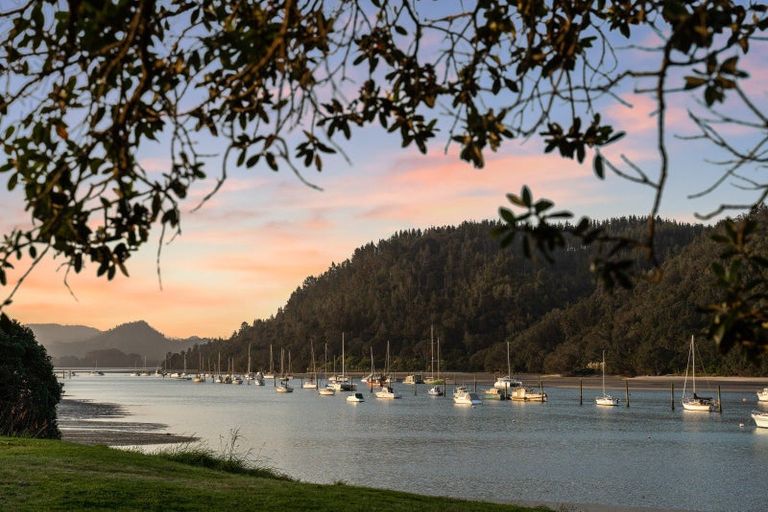 Photo of property in 101 Beach Road, Whangamata, 3620