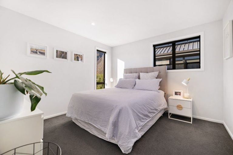 Photo of property in 19 Shepherd Road, Jacks Point, Queenstown, 9371