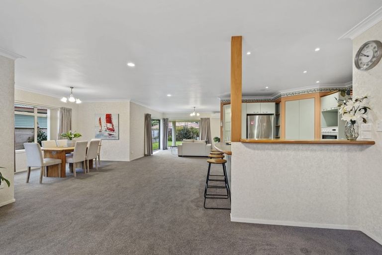 Photo of property in 4 Hunt Grove, Leamington, Cambridge, 3432