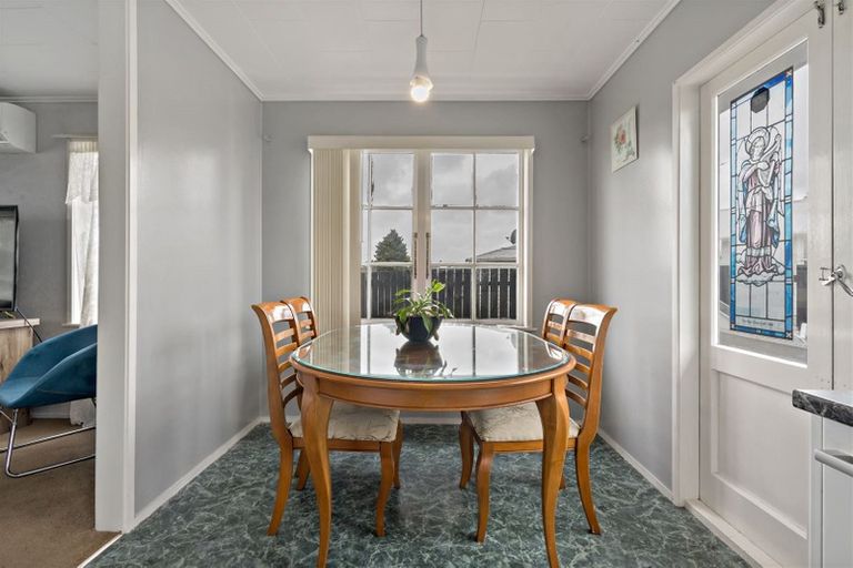 Photo of property in 14 Joanne Place, Rosehill, Papakura, 2113