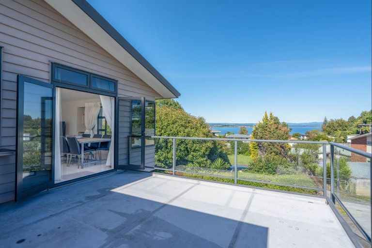 Photo of property in 2/9 Alberta Street, Acacia Bay, Taupo, 3330