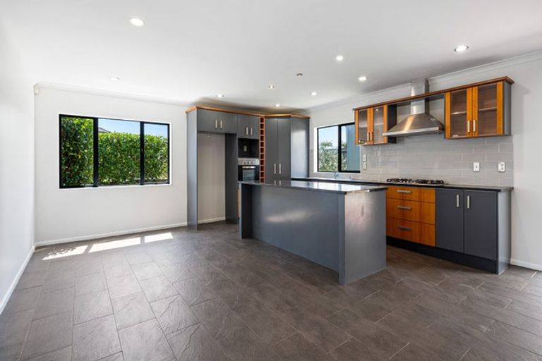 Photo of property in 35 Kestev Drive, Flat Bush, Auckland, 2016