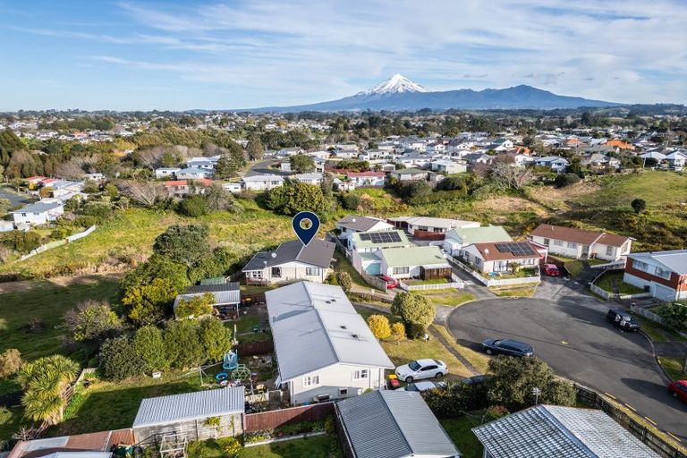 Photo of property in 7 Kelvin Place, Westown, New Plymouth, 4310