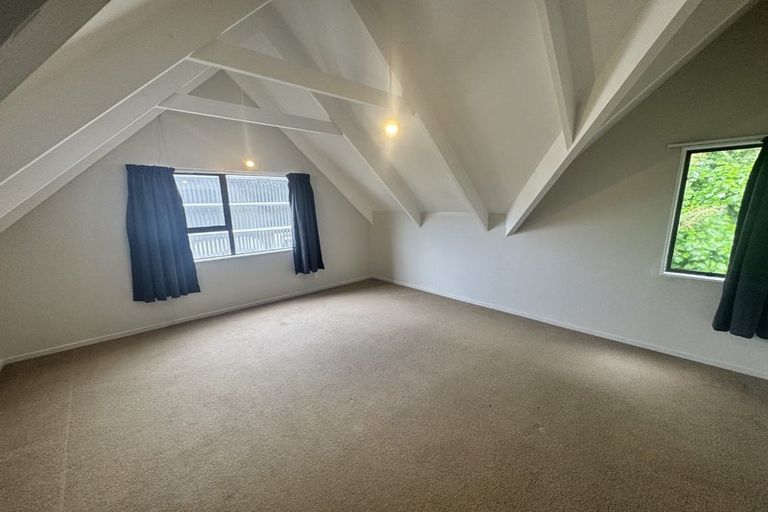 Photo of property in 6 Tiketike Way, Brooklyn, Wellington, 6021