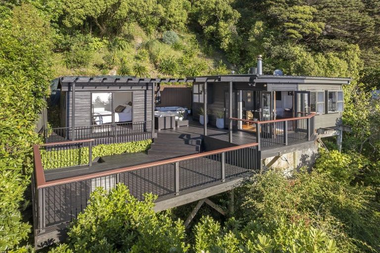 Photo of property in 11 Karaka Street, Eastbourne, Lower Hutt, 5013