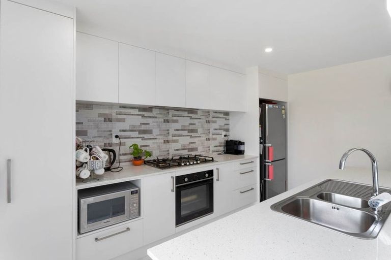 Photo of property in 10 Don Buck Road, Massey, Auckland, 0614