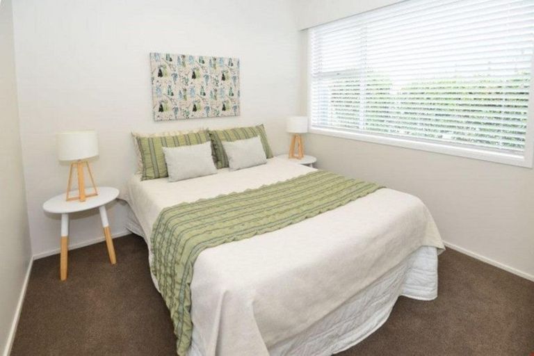 Photo of property in 2/127 Centreway Road, Orewa, 0931
