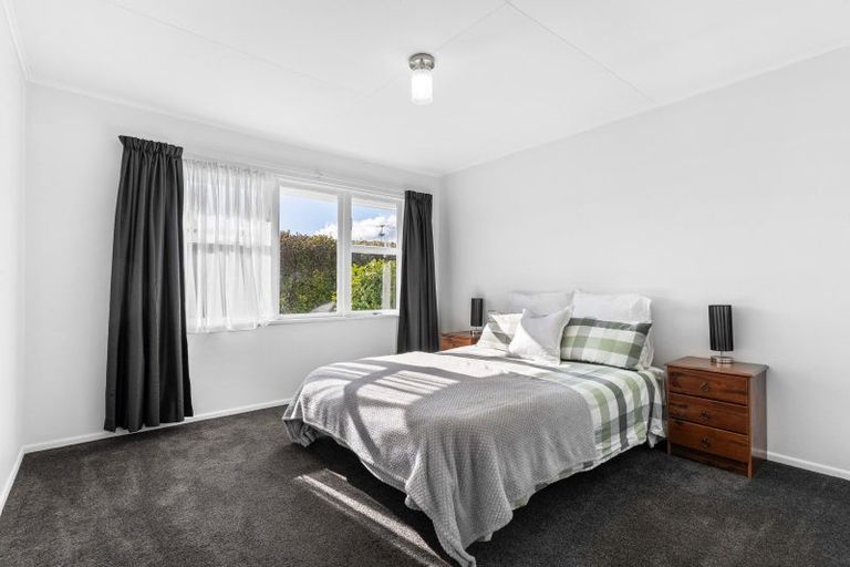 Photo of property in 20 Parera Grove, Heretaunga, Upper Hutt, 5018