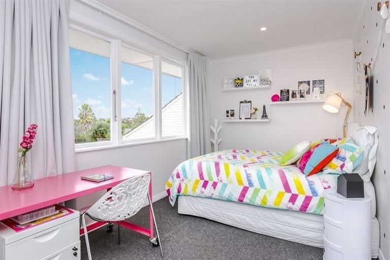 Photo of property in 43 Coniston Avenue, Te Atatu South, Auckland, 0610