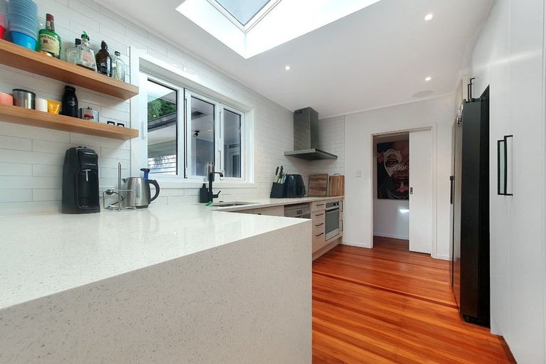 Photo of property in 102 Park Hill Road, Birkenhead, Auckland, 0626