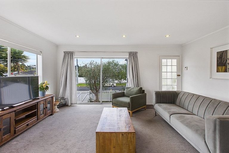 Photo of property in 1/19 Brook Street, Milford, Auckland, 0620