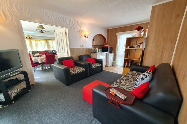 Photo of property in 15 Cargill Street, Papakura, 2110