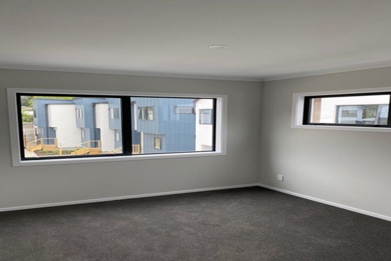 Photo of property in 8/64 Glen Road, Stokes Valley, Lower Hutt, 5019