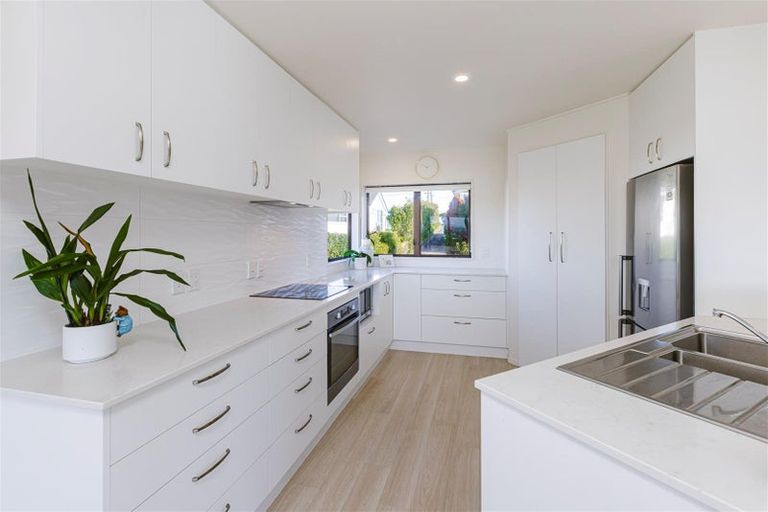 Photo of property in 77b Litten Road, Cockle Bay, Auckland, 2014