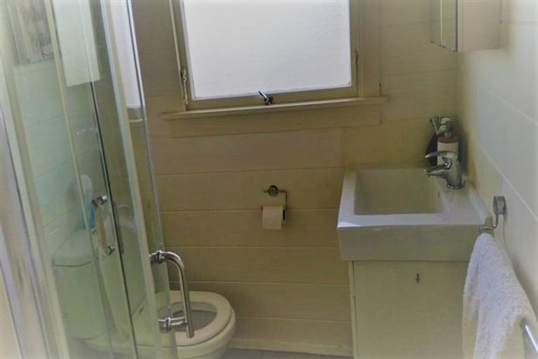 Photo of property in 41 Hobsonville Road, West Harbour, Auckland, 0618