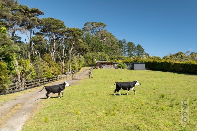 Photo of property in 35a Fork Road, Kumeu, 0891