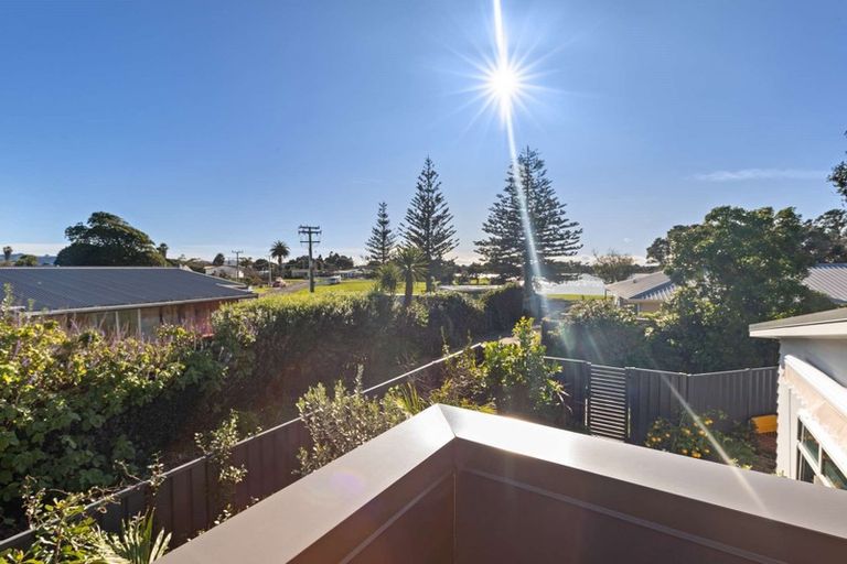 Photo of property in 35 Waione Avenue, Athenree, Waihi Beach, 3177