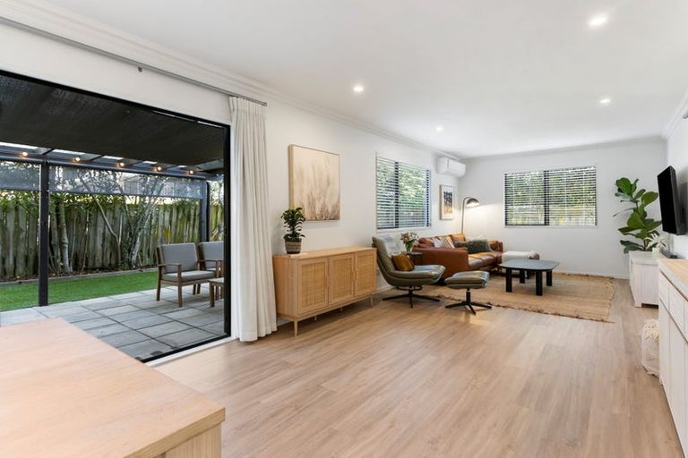 Photo of property in 2/34 Selwyn Crescent, Forrest Hill, Auckland, 0620