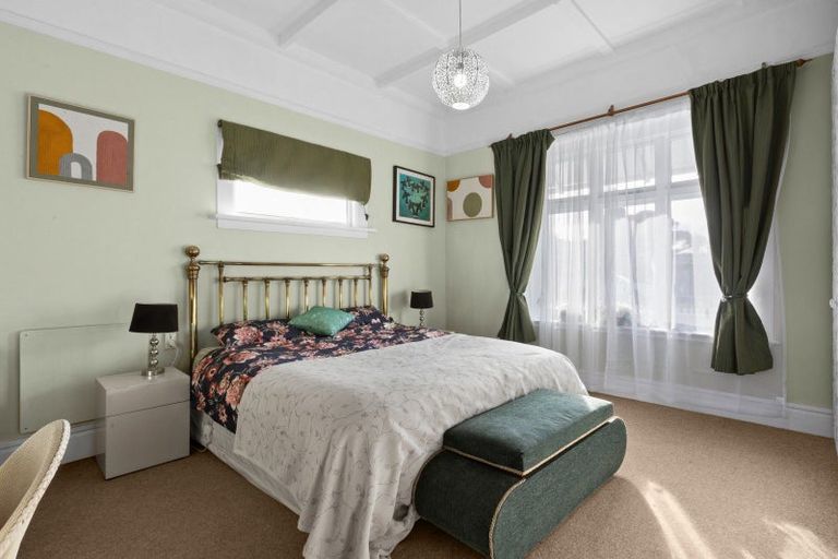 Photo of property in 12 Kinross White Street, Napier South, Napier, 4110