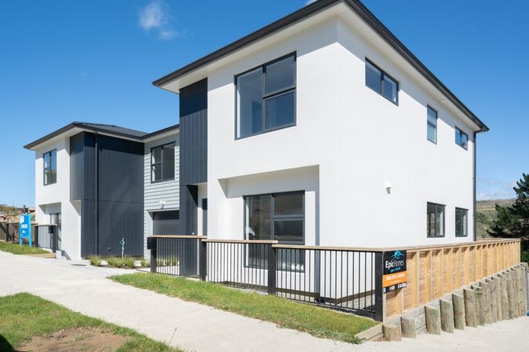 Photo of property in 140 Jamaica Drive, Grenada North, Wellington, 5028