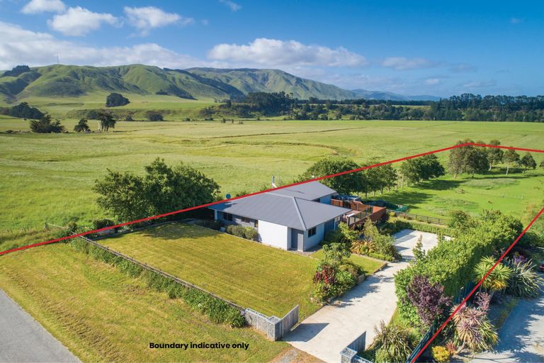 Photo of property in 88 Tokomaru Road East, Tokomaru, Palmerston North, 4474