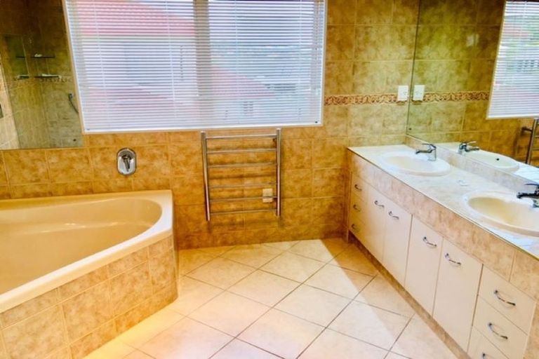 Photo of property in 51 Westerham Drive, Dannemora, Auckland, 2016