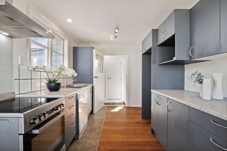 Photo of property in 5 Ellersley Street, Halfway Bush, Dunedin, 9010