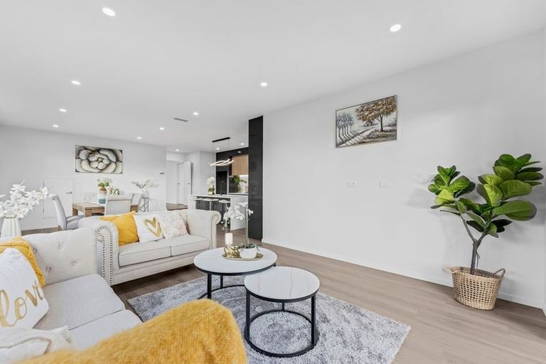 Photo of property in 11 Seagreen Avenue, Rosehill, Papakura, 2113