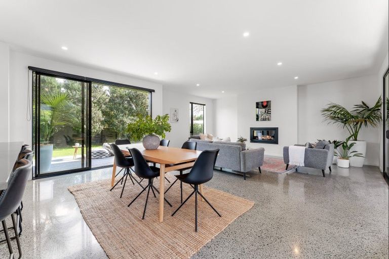 Photo of property in 2 Shearwater Lane, Point Wells, 0986