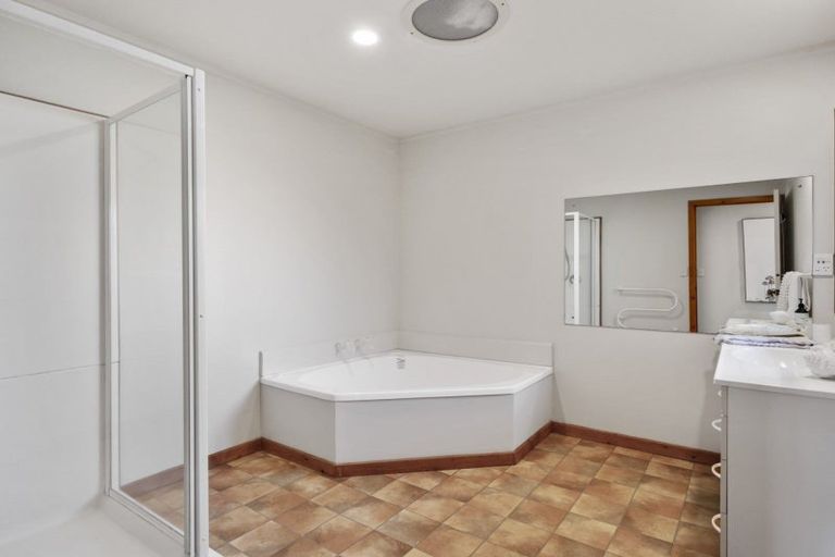 Photo of property in 38 Maesbury Close, Papamoa Beach, Papamoa, 3118