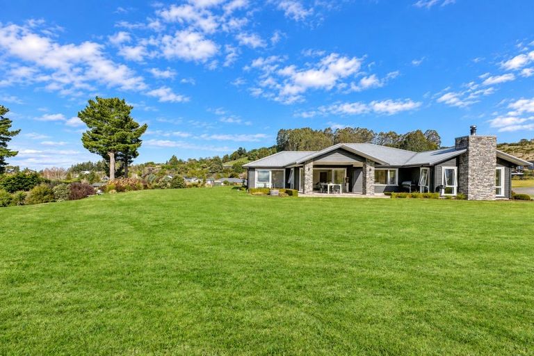 Photo of property in 7 Lochinvar Lane, Acacia Bay, Taupo, 3385