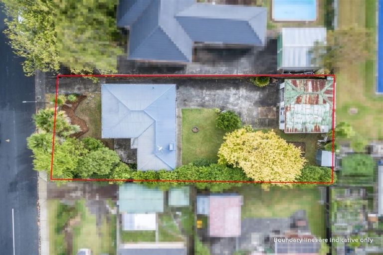 Photo of property in 3 Tamariki Avenue, Kelston, Auckland, 0602