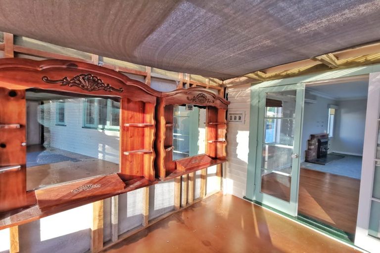 Photo of property in 6 Marlene Avenue, Te Atatu South, Auckland, 0610