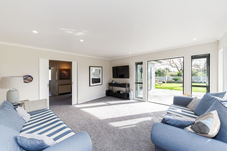 Photo of property in 27 Abby Road, Fitzherbert, Palmerston North, 4410
