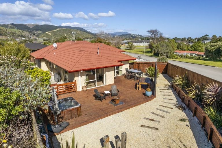 Photo of property in 15 Fytfield Place, Paraparaumu, 5032