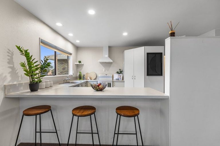 Photo of property in 72 Evans Road, Papamoa Beach, Papamoa, 3118