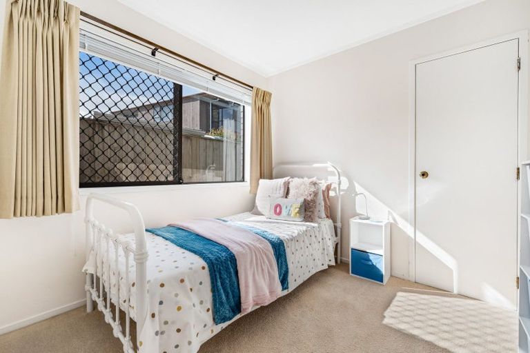 Photo of property in 2/42 Cromdale Avenue, Highland Park, Auckland, 2010