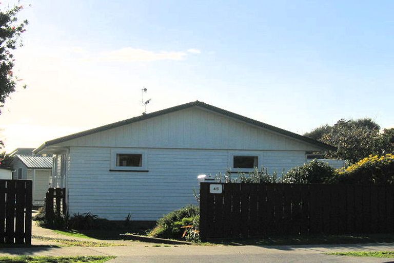 Photo of property in 45 Te Kupe Road, Paraparaumu Beach, Paraparaumu, 5032