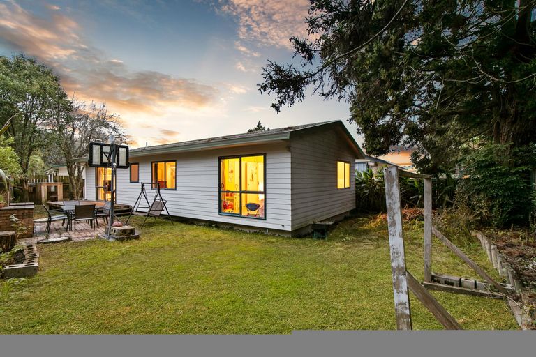 Photo of property in 44b Woodside Road, Massey, Auckland, 0614