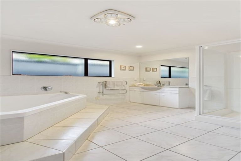 Photo of property in 89 Marina View Drive, West Harbour, Auckland, 0618