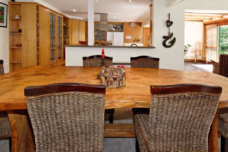 Photo of property in 31 Napuka Road, Henderson Valley, Auckland, 0612