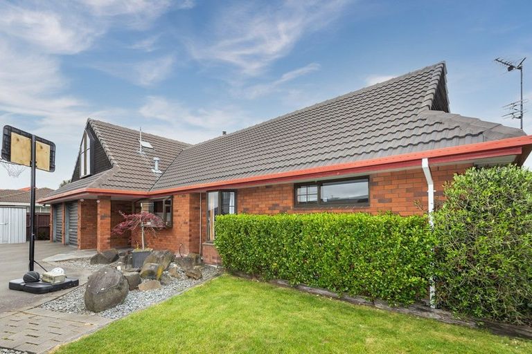 Photo of property in 8 Goodall Place, Redwood, Christchurch, 8051