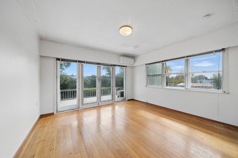 Photo of property in 18 Millbrook Road, Henderson, Auckland, 0612