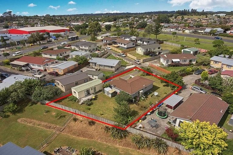 Photo of property in 14 Palmers Road, Clendon Park, Auckland, 2103