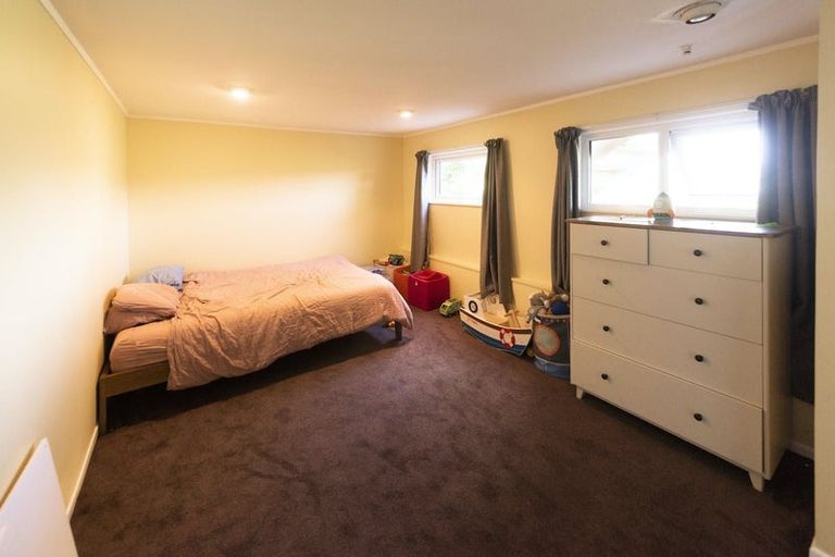 Photo of property in 17 Bedford Street, Northland, Wellington, 6012