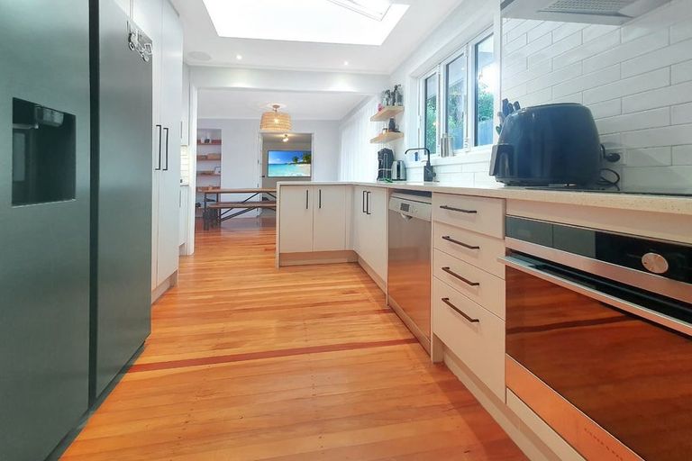 Photo of property in 102 Park Hill Road, Birkenhead, Auckland, 0626