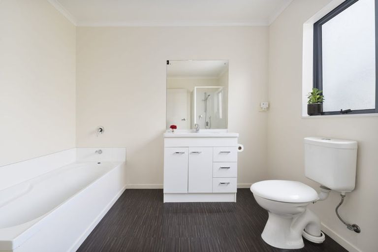 Photo of property in 6 Newfound Way, Glen Eden, Auckland, 0602