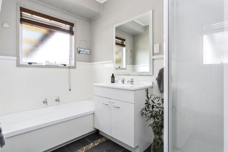 Photo of property in 308 Shakespeare Street, Leamington, Cambridge, 3432