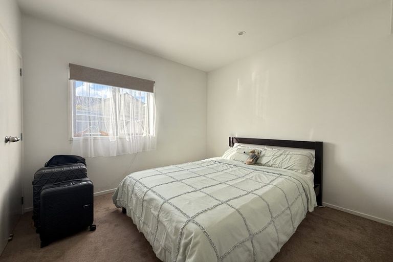 Photo of property in 471 East Coast Road, Murrays Bay, Auckland, 0630